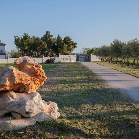 Masseria Piana Cimino * Pietra Montecorvino
